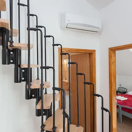 Mistral アパート