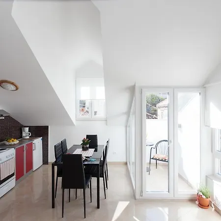 Mistral アパート *